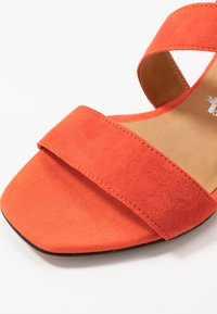 Tamaris Sandaalit nilkkaremmillä - orange