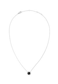 Collana in argento con ciondolo rotondo in pietra nera circondato da una montatura in argento texturizzata, che offre un design elegante e moderno.