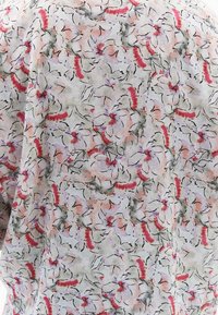 MIT QUALITÄT - Blouse - flower comb