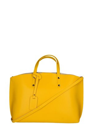 Borsa tote in pelle gialla con doppio manico, tracolla regolabile, texture liscia, hardware in argento e etichetta staccabile.