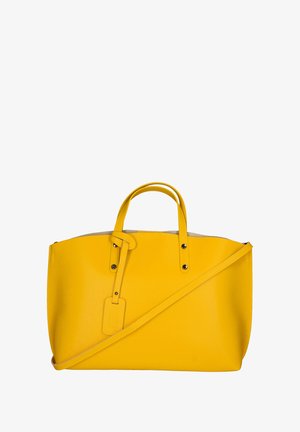 Borsa tote in pelle gialla con doppio manico, tracolla regolabile, texture liscia, hardware in argento e etichetta staccabile.