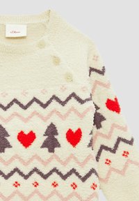 Cremfarbener Pullover mit strukturiertem Strick. Verfügt über Zickzackmuster in Rosa und Grau, rote Herzen und Bäume. Drei Knöpfe an der Schulter.