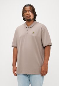 Lyle & Scott PLAIN - Poloskjorter - heritage taupe
