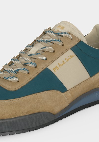 Καθημερινό sneaker σε μπεζ, τιρκουάζ και κρεμ με κορδόνια με σχέδιο, λαστιχένια σόλα και χρυσό λογότυπο "PS Paul Smith" στο πλαϊνό πάνελ.