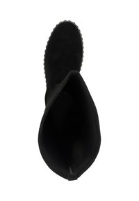 Stivale alla caviglia in suede nero con punta rotonda, superficie testurizzata e suola scanalata. Interno foderato in tessuto, con linguetta per una facile calzata.