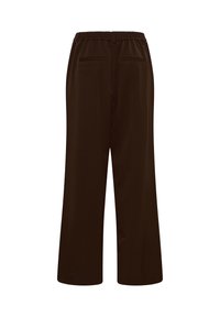 Pantalon marron à jambes larges avec une taille élastique et deux poches passepoilées arrière, vu de dos.