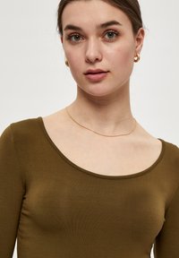 Desires DEGISELLE LONG SLEEVE SLIM TEE - Langarmshirt - military olive