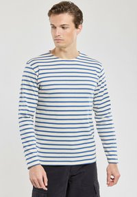 Non sélectionné, nature obscur