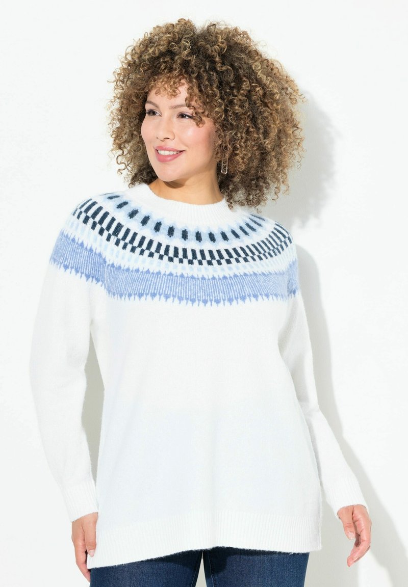 Pull blanc à col rond, avec un design de encolure à motifs bleus et noirs. Manches longues, texture douce et coupe décontractée.