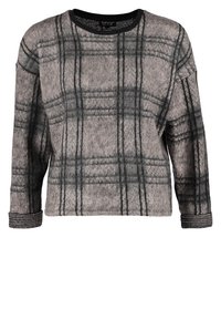 Pull gris à manches longues avec motif à carreaux noirs, bordure de col noire et poignets pliés avec détails rayés.