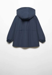 Granatowa kurtka z kapturem, z długimi rękawami i elastycznymi mankietami, pokazana z tyłu na jednolitym białym tle.