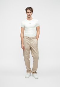 ARKK Copenhagen BABY TEE UNISEX - Basic T-shirt - off white