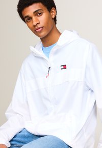 Tommy Jeans CHICAGO  - Könnyű dzseki - white