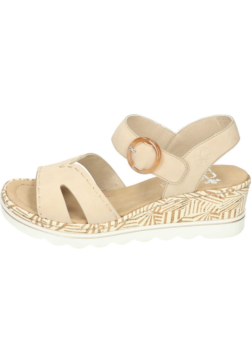 Sandales en cuir beige avec deux brides supérieures, un accent circulaire et une semelle en wedge à motif. La semelle extérieure est blanche, offrant une base rembourrée.