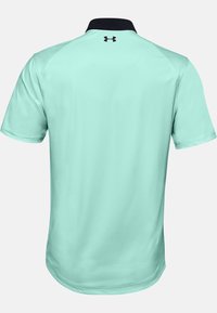 Mintgrön kortärmad polo med svart krage. Tillverkad av ett slätt tyg som har en subtil struktur och en logotyp på baksidan.