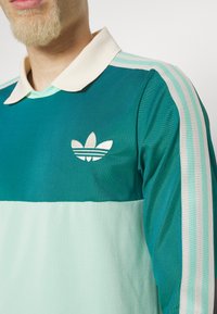 adidas Originals ADICOLOR 70S - Long sleeved top - green