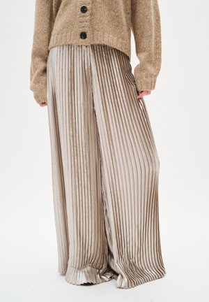 - Spodnie materiałowe