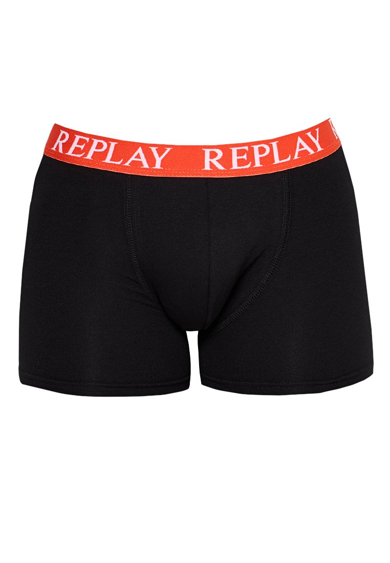 Caleçons boxers noirs avec une taille rouge portant le mot "REPLAY" en blanc. Fabriqués en tissu doux et extensible pour le confort et l'ajustement.