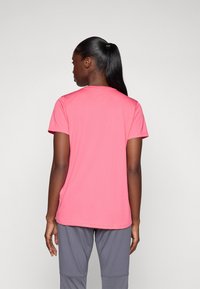 Under Armour CHALLENGER - T-shirt basique - super pink/white