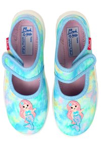 Blaue und grüne Batik-Stoff-Mary-Jane-Schuhe mit einem Klettverschluss und einer Meerjungfrauen-Stickerei auf der Zehe. Weiches Sohlen-Design.