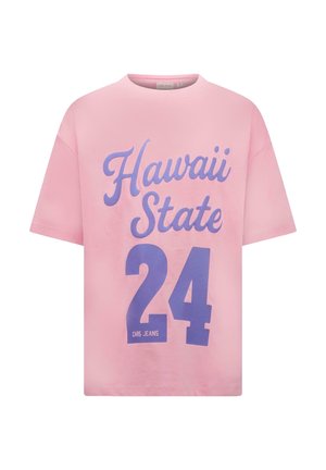 Roze T-shirt met korte mouwen, blauwe tekst "Hawaii State" en groot nummer "24" aan de voorkant, gemaakt door Cars Jeans.