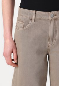 ONLY ONLSILLA LONG - Džinsiniai šortai - taupe gray