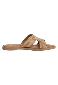 Sandali dorati con cinturini, caratterizzati da suole piatte, una texture intrecciata e un design minimalista con cinturini incrociati per una vestibilità sicura.