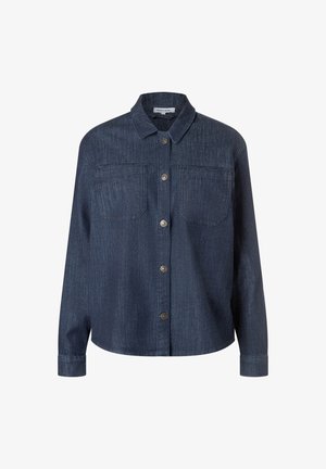 Dunkelblaues Denim-Hemd mit langen Ärmeln, zwei Brusttaschen und klassischem Kragen.