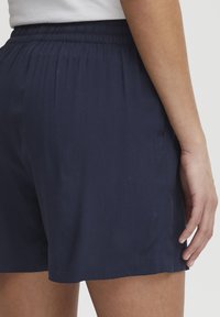 Oxmo OXELDIRD REGULAR FIT - Rövidnadrágok - total eclipse