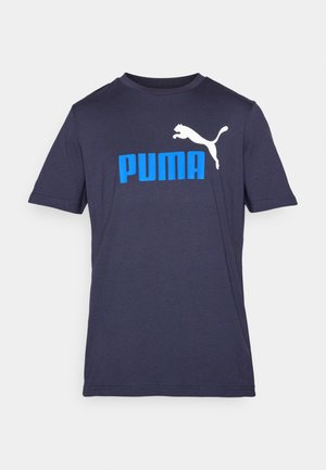 Sötétkék pamut póló rövid ujjakkal, nagy fehér ugráló puma logóval és merész kék "PUMA" felirattal az elején.