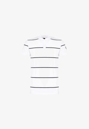 Wit kortärmelig poloshirt met zwarte horizontale strepen en een kraag met knopen, weergegeven op een effen witte achtergrond.