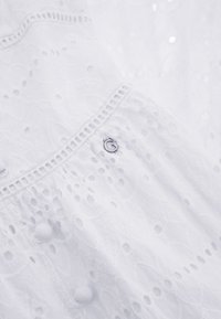 Thumbnail Image 6
