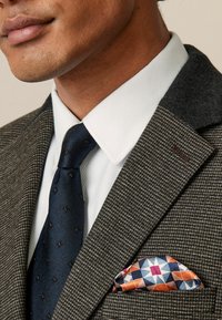 Next TAILORED FIT TRIMMED TEXTURED - Suknjič - brown
