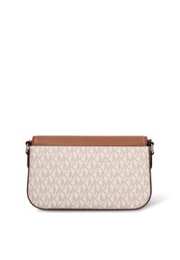 Borsa a tracolla Michael Kors in crema con stampa logo ripetuta. Rifiniture e tracolla in pelle marrone. Forma rettangolare con texture liscia.