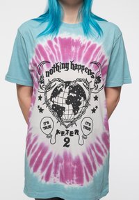 Paradiso Clothing ED SHEERAN NOTHING HAPPENS DYE WASH  - Print T-shirt - blue
