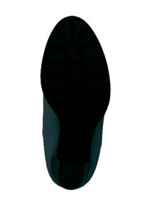 Suela de zapato negra con agarres texturizados, forma redondeada y parte superior lisa en material oscuro. Acentos mínimos, diseño funcional.