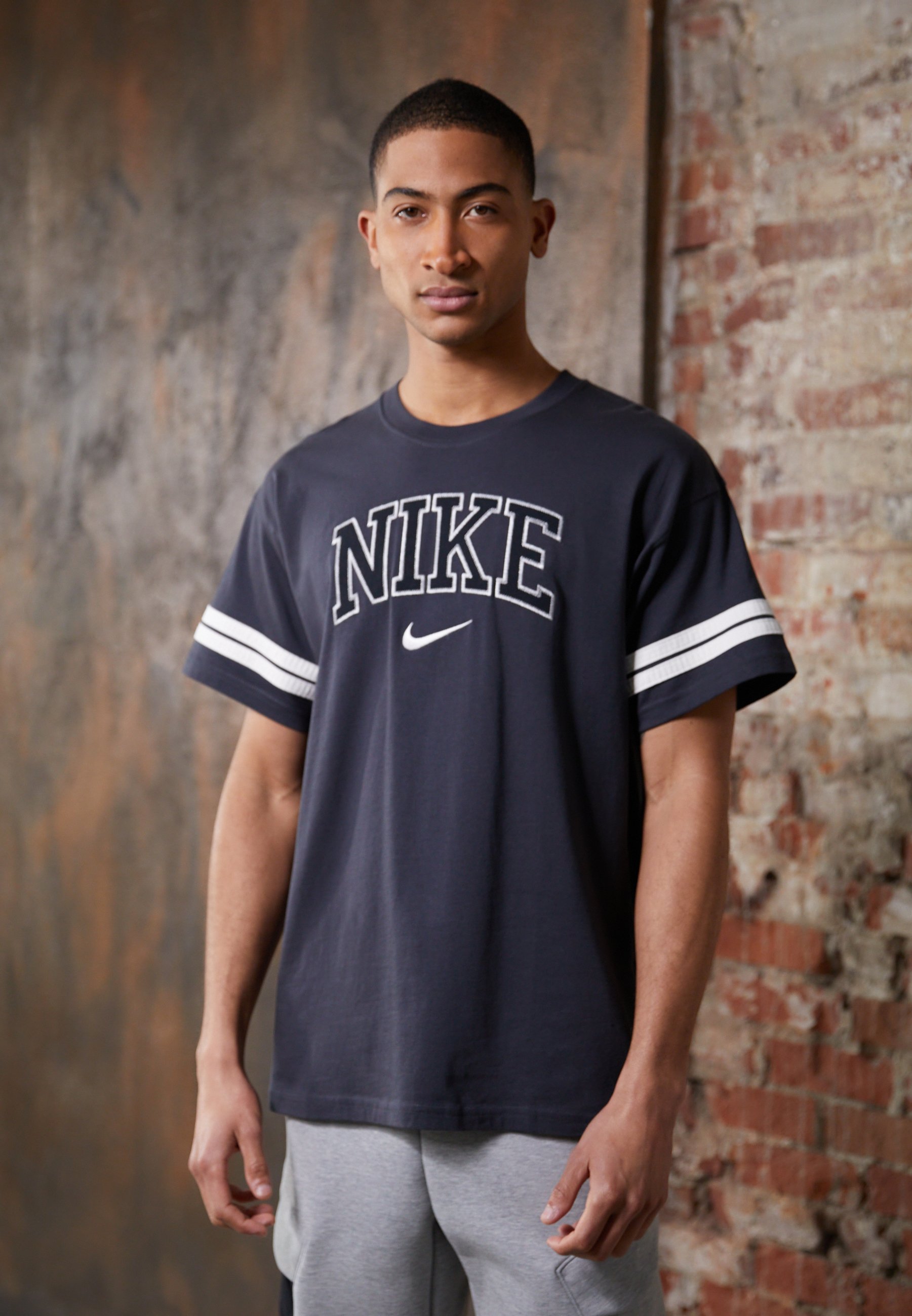 Reproduceren Perceptie toevoegen Nike Sportswear RETRO TEE - T-shirt print - off noir/gemêleerd zwart -  Zalando.nl