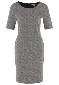 Robe ajustée mi-mollet à manches courtes en tricot texturé noir et blanc avec un col rond.