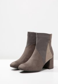 Marco Tozzi Botines - taupe
