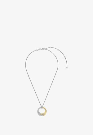 Zilveren ketting met een ronde hanger featuring een getextureerd zilveren gedeelte, een glad gouden accent en fonkelende stenen.
