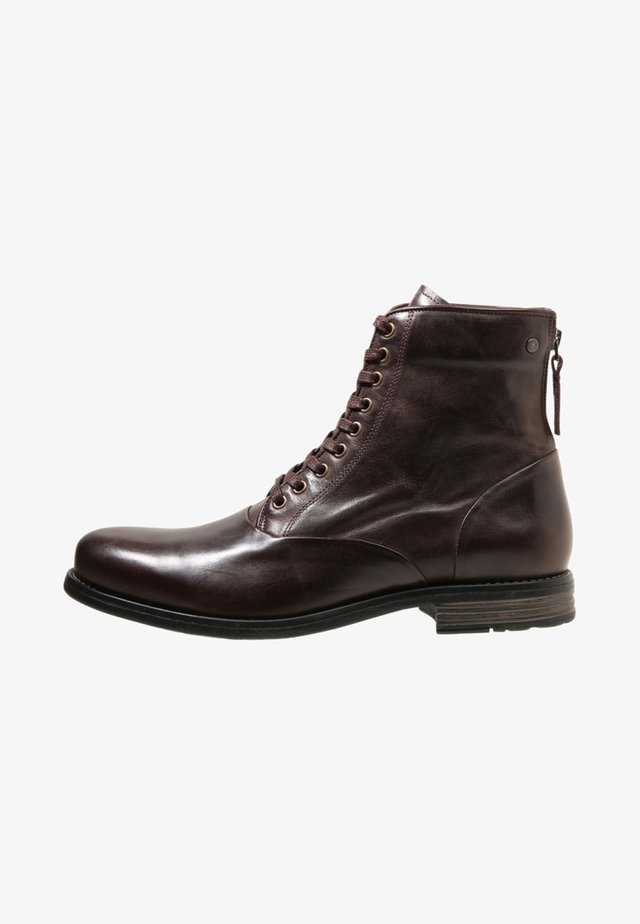 DELERIUS - Botines con cordones - brown