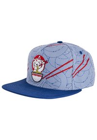 Gorra snapback azul con una tela estampada de azul claro, que presenta un gráfico de un gato y acentos rojos. Visera plana y cierre trasero ajustable.