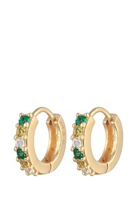 Guldtonade hoops med gröna, gula och klara ädelstenar i en klorad design. Slät insida och mönstrad utsida.