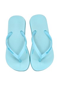 Chanclas de color azul claro con una base texturizada, tiras delgadas y un ligero soporte para el arco. Diseño simple, sin logotipos ni patrones visibles.