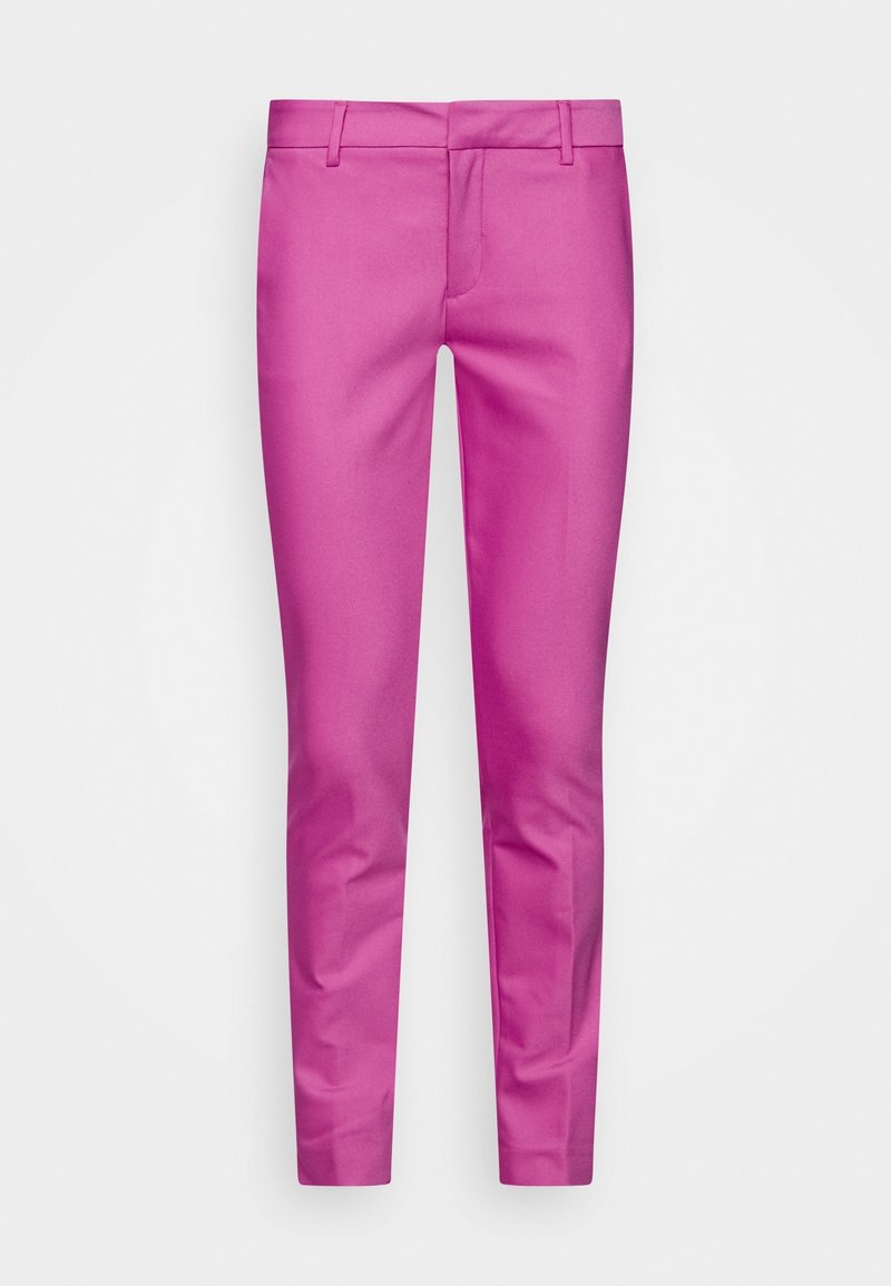 Pantalon slim rose vif avec passants de ceinture et fermeture éclair à l'avant, présenté sur un fond clair uni.