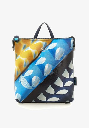 Borsa colorata con una combinazione di texture gialle, blu e nere con motivi a foglia, chiusura con zip e doppi manici per il trasporto.