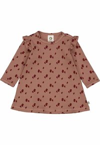 Dlouhé šaty s dlouhým rukávem v měkké růžové ribbed tkanině, s květinovým vzorem červených květin a zelených listů, a volány na ramenech.