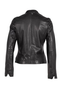 Schwarze Lederjacke mit taillierter Passform, glatter Textur, dezenter Nahtverarbeitung und einem kleinen Knopfdetail am Kragen. Rückansicht dargestellt.