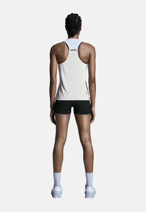 On PERFORMANCE TANK - Top - white silver — foto 3