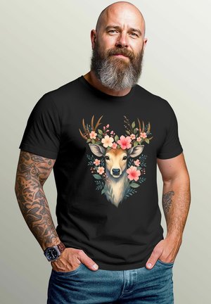 Schwarzes Baumwoll-T-Shirt mit einem floralen Hirsch-Design in lebendigen Farben, dessen Geweih mit Blumen und Blättern dekoriert ist. Lässiger Schnitt.